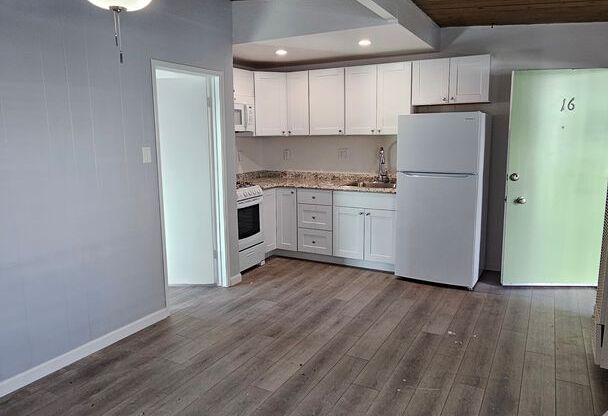 1 bed, 1 bath, 400 sqft, $1,795, Unit 16