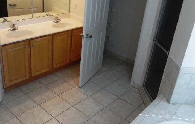 2 beds, 2 baths, 840 sqft, $2,331, Unit 4-0608