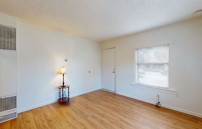 Charming Two Bedroom In the Heart of Downtown Kent !