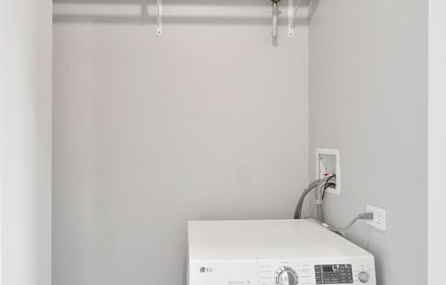 Studio, 1 bath, 212 sqft, $1,550, Unit 607