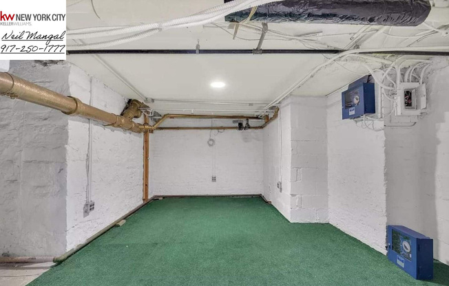 131 W 11 ST