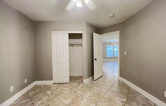 5 beds, 3 baths, $2,400