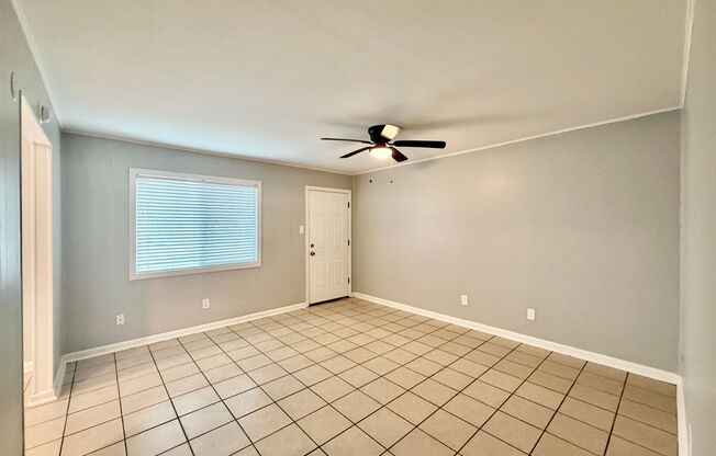 2 beds, 1 bath, 750 sqft, $875, Unit 27