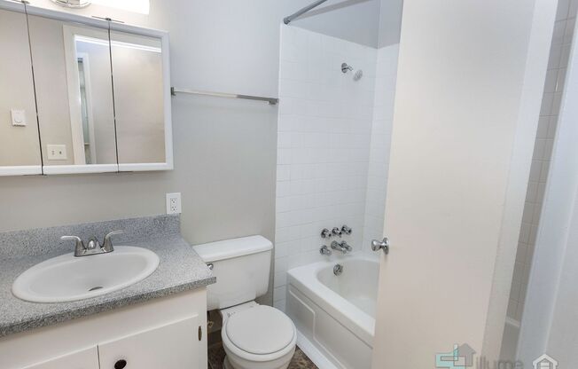 3 beds, 2 baths, 1,470 sqft, $1,995, Unit 110