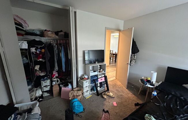 2 beds, 1 bath, $1,395, Unit 202