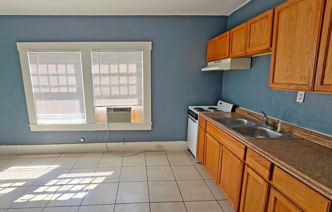 1 bed, 1 bath, 610 sqft, $1,295, Unit Apt. 4