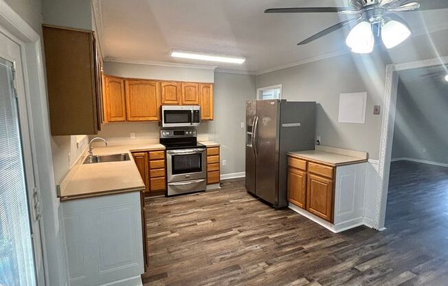 Newly Updated 4bd/3bth in Seymour!