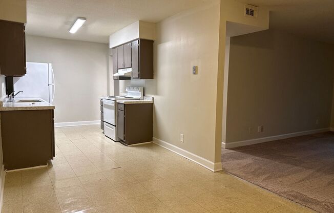 2 beds, 1 bath, 925 sqft, $899, Unit 210