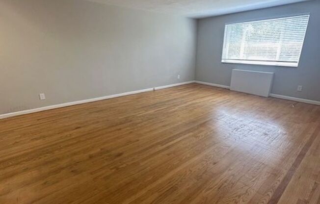 1 bed, 1 bath, $1,375, Unit R21-B06