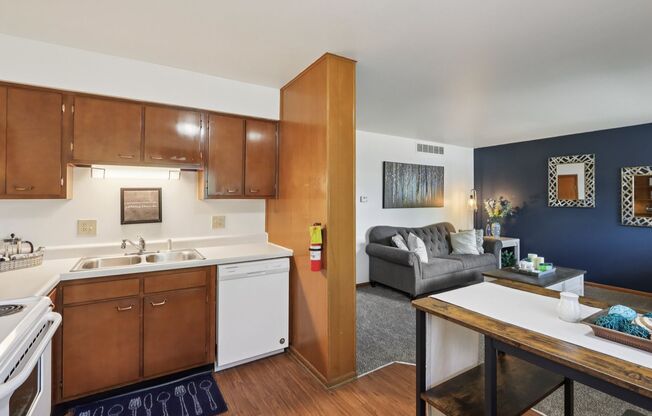 2 beds, 1 bath, 660 sqft, $1,175