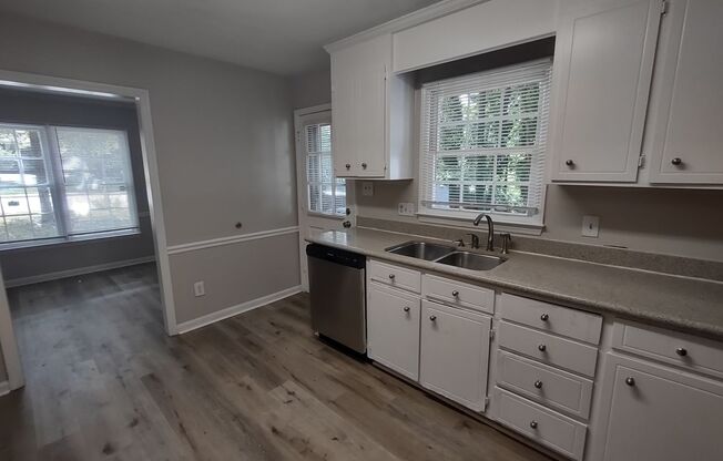 Pristine Duplex Home Located in the Lincolnshire Community!