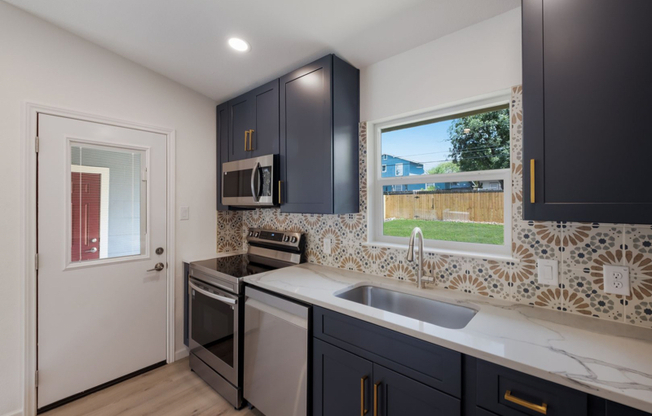523 GILBERT LN