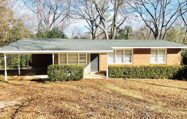 ** 3 bed 2 bath located in Forrest Hills ** Call 334-366-9198 to schedule a self showing