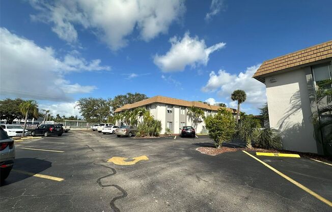 2 beds, 2 baths, 920 sqft, $1,245, Unit Unit # 607