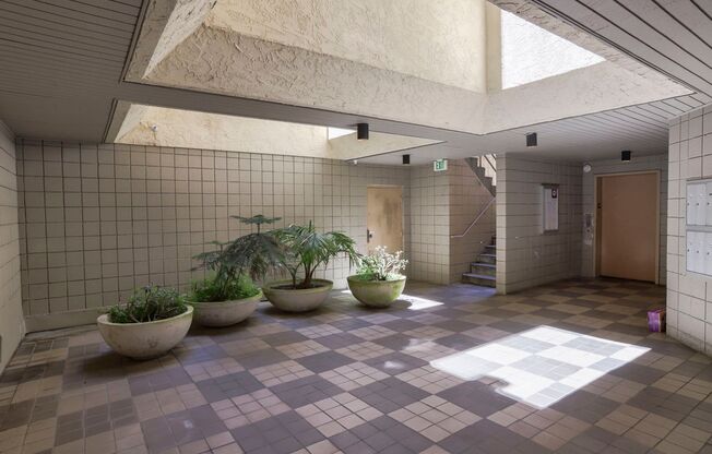 Spacious 2BR Condo with Parking + W/D | Ocean Ave | Pet Friendly | Walk to Whole Foods & SFSU | YouTube Tour