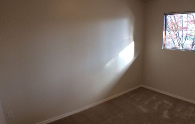 2 beds, 1 bath, 740 sqft, $1,465, Unit 204
