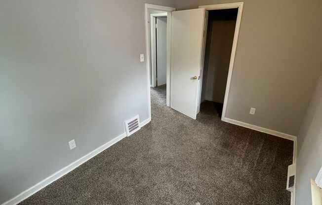 2 beds, 1 bath, $1,300