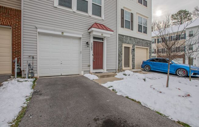 Amazing 3 BR/2 Full BA & 2 Half BA Townhome in Glen Burnie!