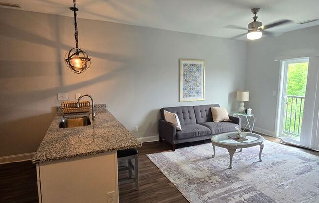 1 bed, 1 bath, 740 sqft, $1,599, Unit 600 - 3G