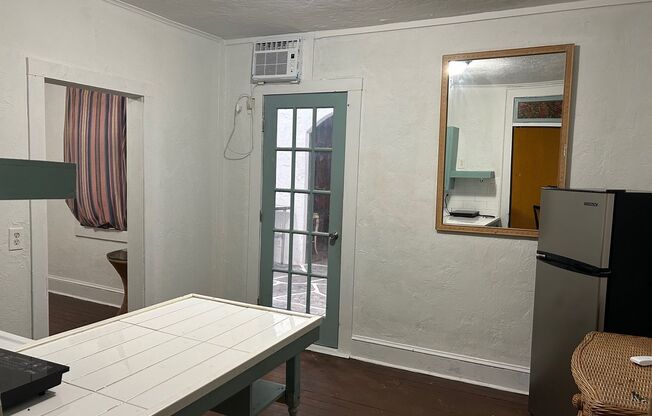 Studio, 1 bath, 300 sqft, $1,300, Unit 401 Colonia Ln, E. #F