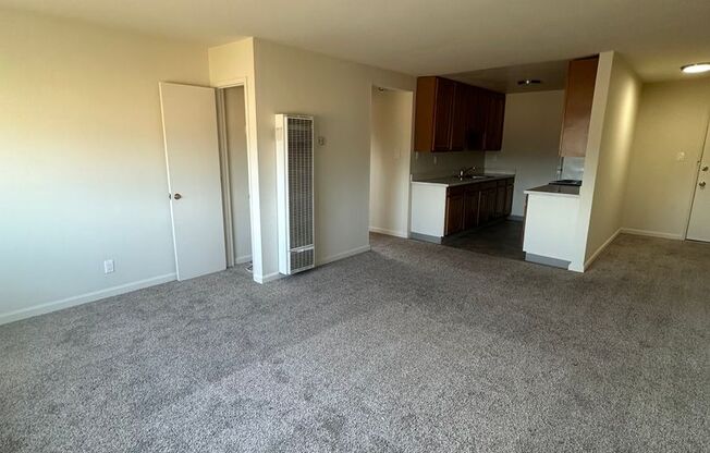 2 beds, 1 bath, 822 sqft, $2,300, Unit Apt 21