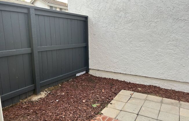 2 beds, 1 bath, 920 sqft, $3,110, Unit A071