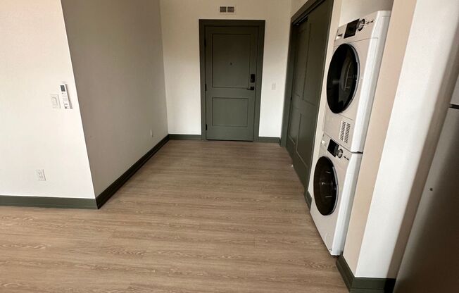 1 bed, 1 bath, 1,050 sqft, $1,950, Unit 2219-028