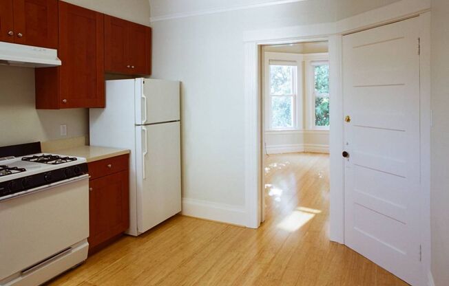 Studio, 1 bath, 325 sqft, $1,950, Unit 561A Shotwell Street