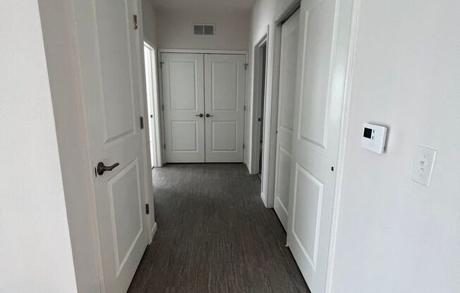 2 beds, 1 bath, 936 sqft, $1,299, Unit 332