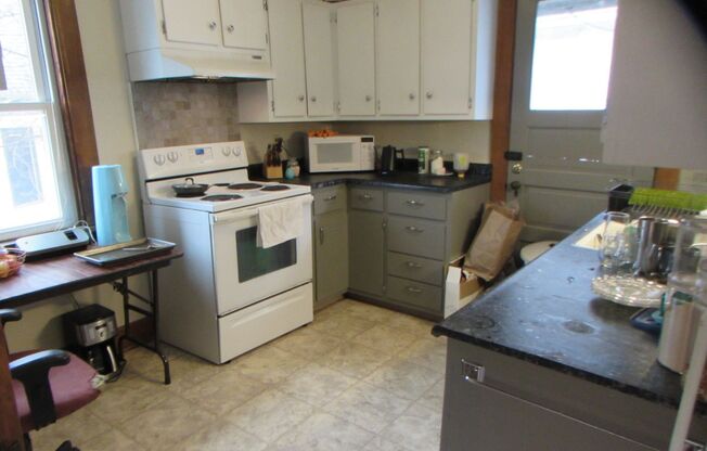 (558) - 424 N. Paterson Street