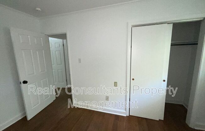 3 beds, 1 bath, 1,095 sqft, $1,700