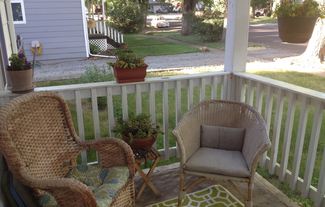 SUPER CUTE 3 BED/1.25 BATH BUNGALOW IN CENTRAL LONGMONT AVAILABLE 1/3/25