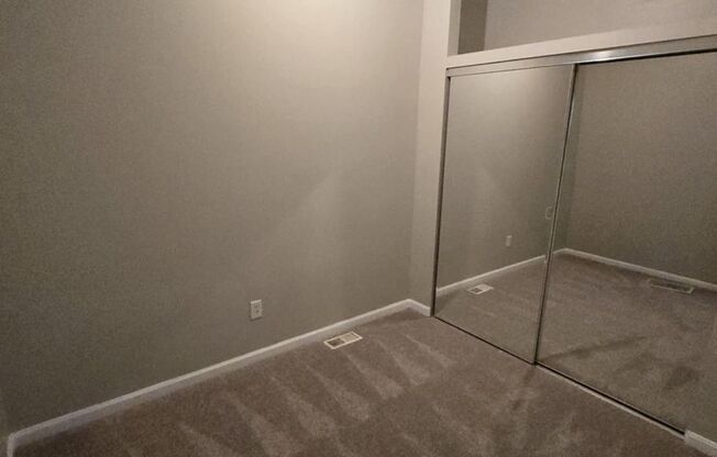 Huge 3-level 4 Bedroom - 2,500 sq/ft!