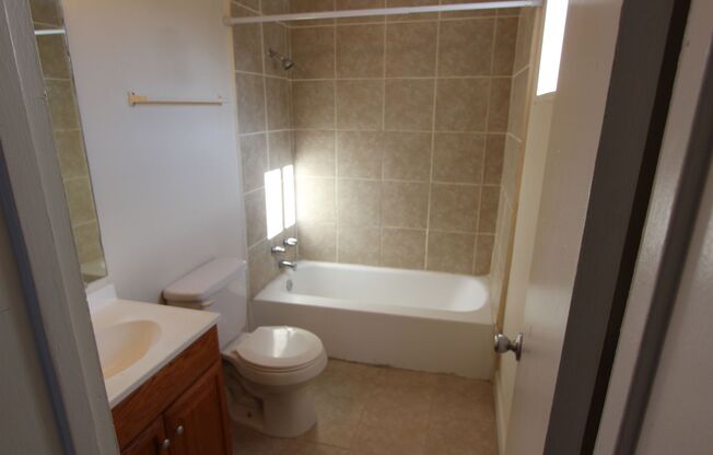 2 beds, 2 baths, 700 sqft, $1,195, Unit 121