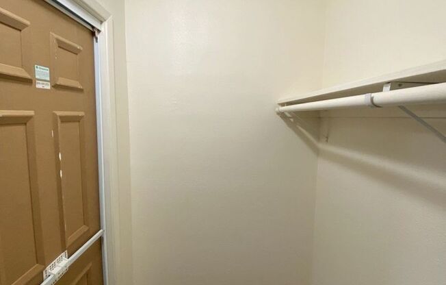 2 beds, 1 bath, 825 sqft, $1,200, Unit Unit 3