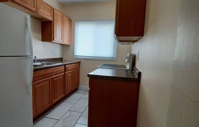 1 bed, 1 bath, 700 sqft, $775