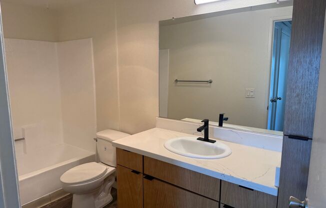 1 bed, 1 bath, 671 sqft, $2,435, Unit 486