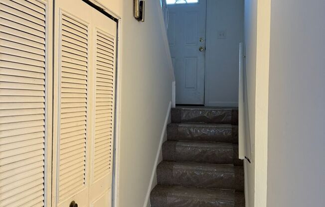 2 beds, 1 bath, 850 sqft, $1,550, Unit 119HS