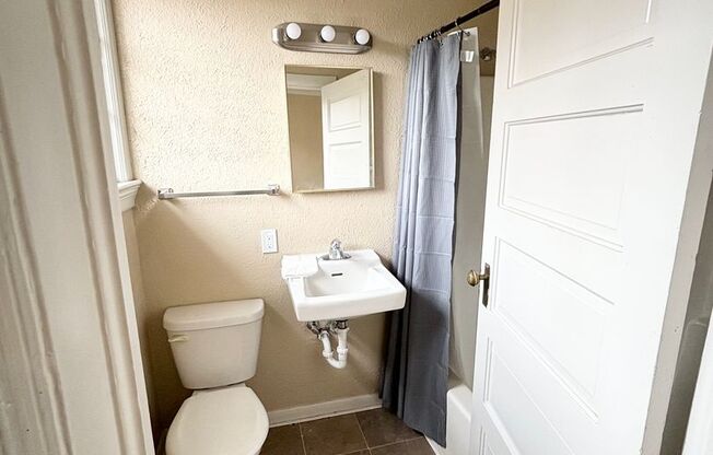 2 beds, 2 baths, $1,295, Unit 206