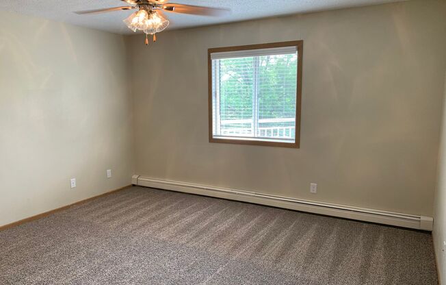 1 bed, 1 bath, 711 sqft, $1,165, Unit 3720203R