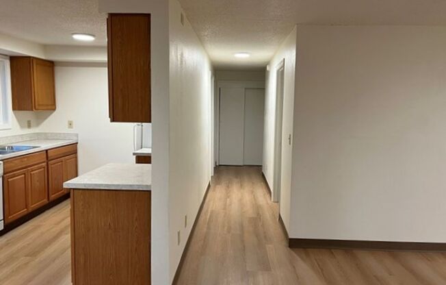 3 beds, 1 bath, 925 sqft, $1,495, Unit 7680