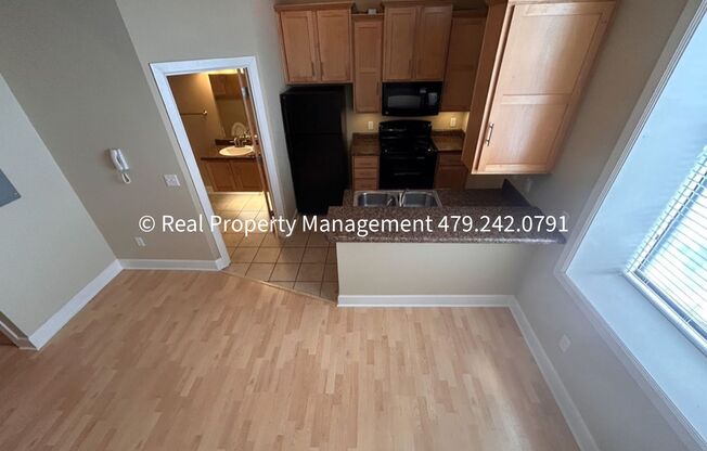 1 bed, 1 bath, $800, Unit APT #14