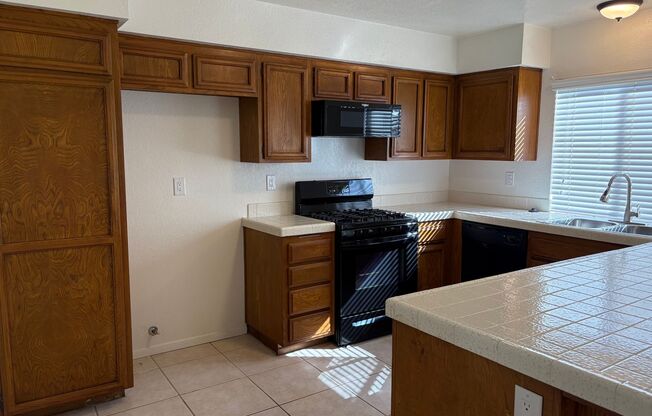 3 Bed 2 Story Townhome in Tanglewood Community!