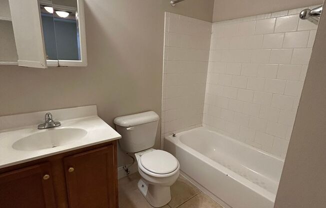 2 beds, 1 bath, 930 sqft, $1,100, Unit 4510-204