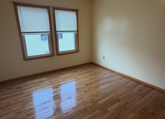 4 beds, 1 bath, 1,500 sqft, $2,800, Unit 2
