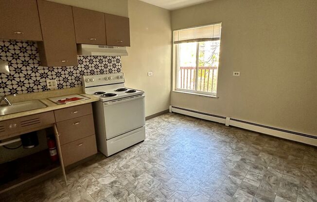 1 bed, 1 bath, $1,300, Unit 1540 A