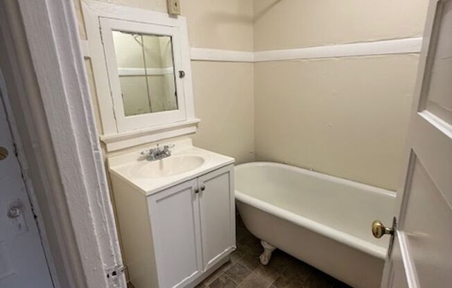 Studio, 1 bath, 280 sqft, $1,295, Unit 108