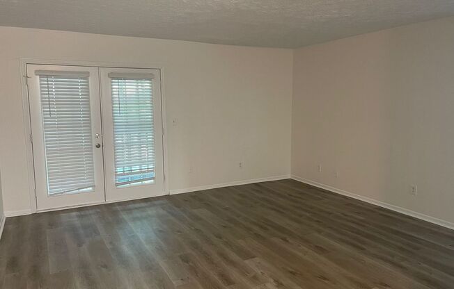 2 beds, 1 bath, $775, Unit P-G7