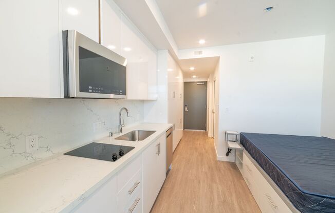 Studio, 1 bath, 370 sqft, $1,448, Unit 702B (Shared Male)