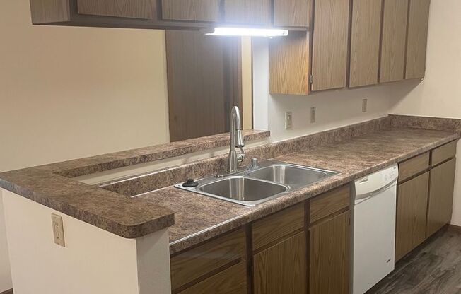 3 beds, 1 bath, 1,040 sqft, $1,800, Unit 3156-105